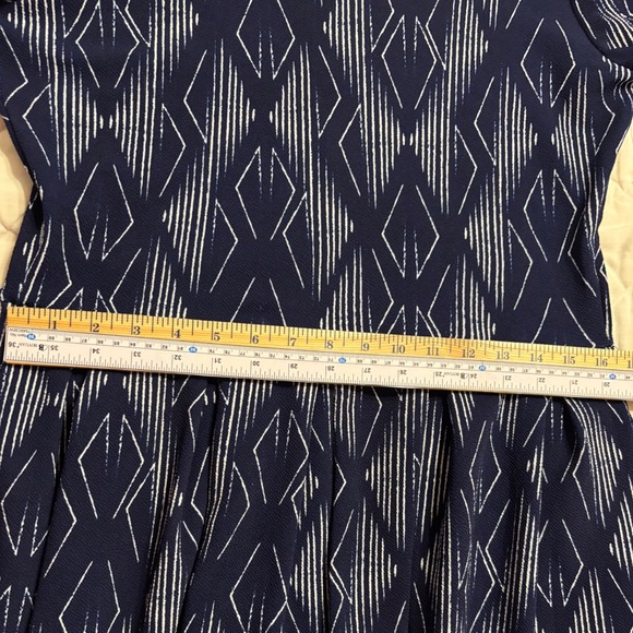 LuLaRoe Large Amelia Dress Diamond Print Short Sleeve Pockets Zip Stretch EUC - Picture 9 of 13